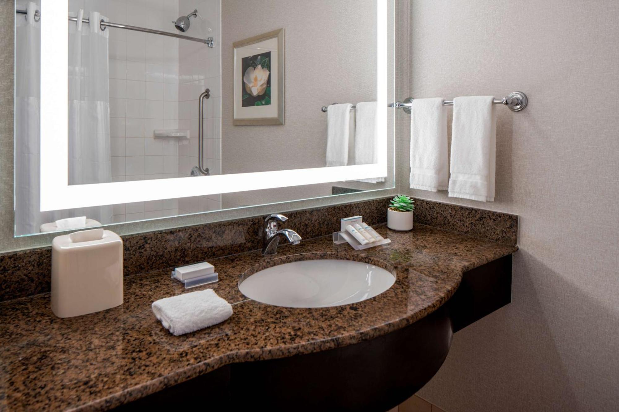 Hilton Garden Inn Jackson Downtown Экстерьер фото