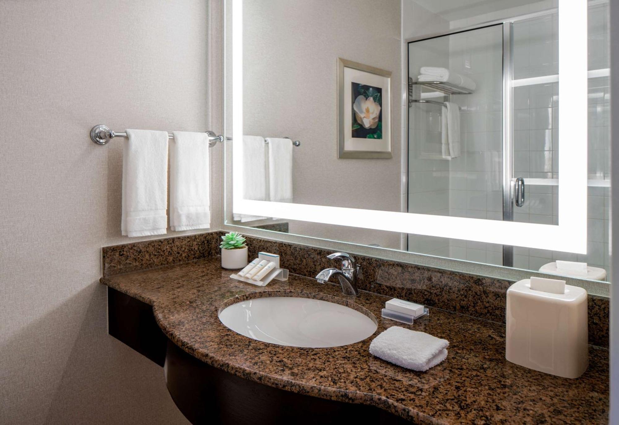 Hilton Garden Inn Jackson Downtown Экстерьер фото