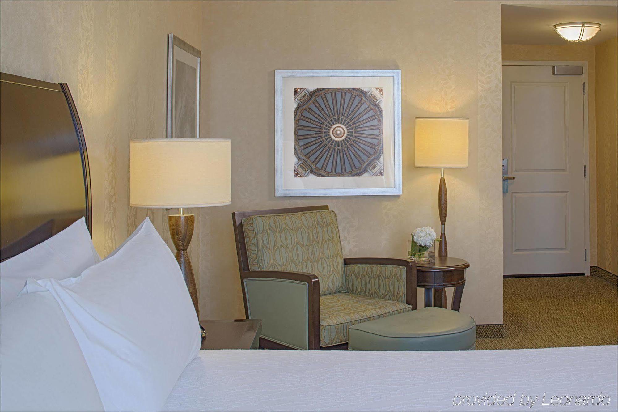 Hilton Garden Inn Jackson Downtown Экстерьер фото